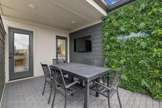 NEW Nash Modern Luxurious Space w Rooftop Views - 2