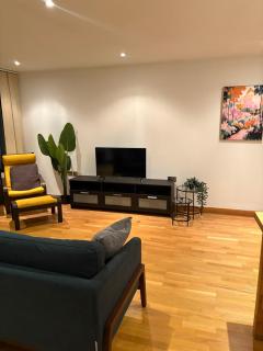 Lovely spacious flat near Olympic stadium - 0