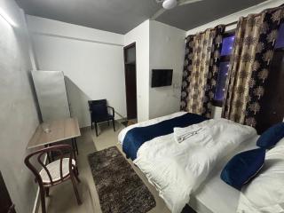 Hotel R Villa - Near Hauz Khas Fort - 6