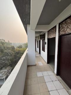 Hotel R Villa - Near Hauz Khas Fort - 5