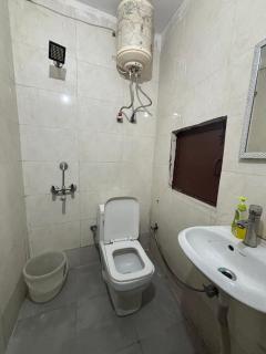 Hotel R Villa - Near Hauz Khas Fort - 3