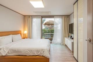 Jeju Aewolae Hyuyang Pension - 1