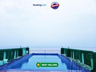 A Luxury Sea View Hotel - The B S Palace ! near Main temple & All main places - Fully Air Conditioned rooms with all Facilities & Amenities - Parking & Multi Cuisine Restaurant Availability - 0