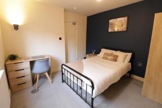 Stylish 6 Bed Apartment - Ideal for Contractors, Health Care workers - Peterborough - 0