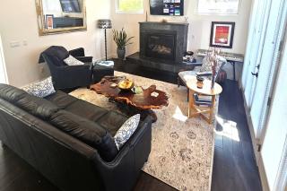 East Elizabeth St Main Home - 7