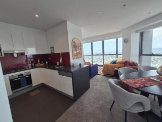 Arabian Nights-Level 60-Meriton Suites- Free Parking - 6