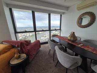 Arabian Nights-Level 60-Meriton Suites- Free Parking - 5