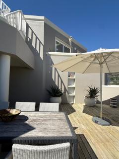 Pingu Beachhouse with Jacuzzi Hout Bay Cape Town - 3