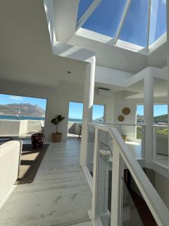 Pingu Beachhouse with Jacuzzi Hout Bay Cape Town - 2
