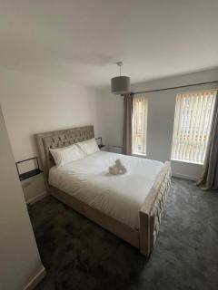 Elegant 2-Bedroom City Apartment - 6