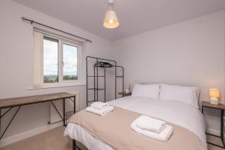 Cozy 4BR Walk To Huddersfield Hospital Game Wifi - 8