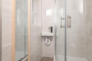 Cozy 4BR Walk To Huddersfield Hospital Game Wifi - 6