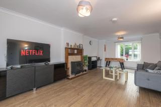 Cozy 4BR Walk To Huddersfield Hospital Game Wifi - 5