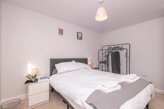 Cozy 4BR Walk To Huddersfield Hospital Game Wifi - 2