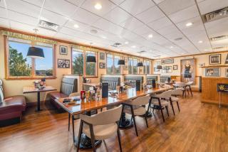 Ramada by Wyndham State College Hotel & Conference Center - 3