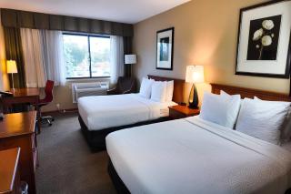 Ramada by Wyndham Kelowna Hotel & Conference Center - 3