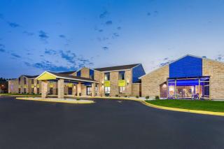 Days Inn by Wyndham Eagle River - 6