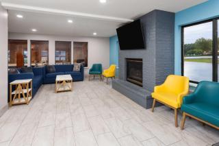 Days Inn by Wyndham Eagle River - 4