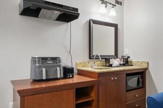 Country Inn & Suites by Radisson, Saskatoon, SK - Saskatoon - 1