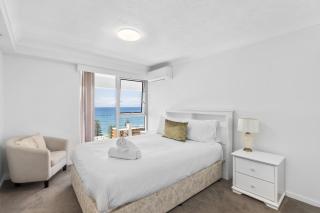 Beachfront Luxury on Burleigh Hill Casa del Mar - 3