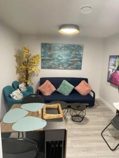 Cozy and modern two bedroom guest suite - 0