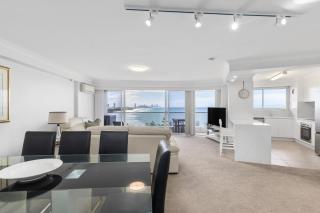 Beachfront Luxury on Burleigh Hill Casa del Mar - 8