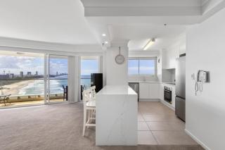 Beachfront Luxury on Burleigh Hill Casa del Mar - 5