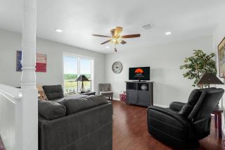 Rustic Ideal Cottage with Private Garden and Fire Pit in San Marcos, Texas - 9