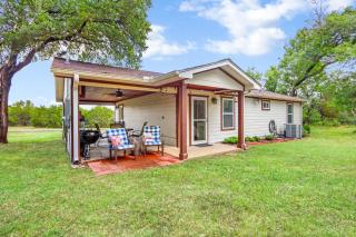 Rustic Ideal Cottage with Private Garden and Fire Pit in San Marcos, Texas - 0