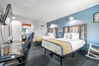 Days Inn & Suites by Wyndham Terre Haute - 1