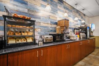 La Quinta by Wyndham Stonington-Mystic Area - 3