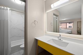 Days Inn by Wyndham Prescott - 2