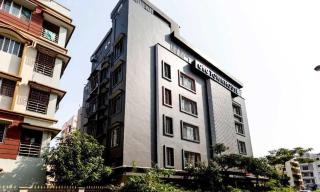 Townhouse Lake Town Clock Tower Formerly Crown Comfort - 2