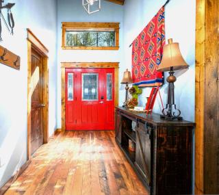 Serene mountain cabin with hot tub and 2 ensuites - 3