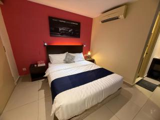 Hotel Crystal Villa - 9