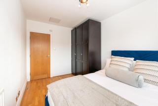 Modern 2-Bed Apartment near Greenwich & Canary Wharf Riverside Views & Excellent Transport Links - 1