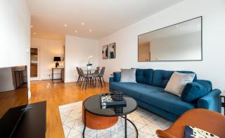 Modern 2-Bed Apartment near Greenwich & Canary Wharf Riverside Views & Excellent Transport Links - 0