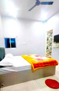 HOTEL SHIVASHRAM NEAR KASHI VISHWANATH TEMPLE - FullY AC ROOMS - 7