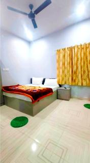 HOTEL SHIVASHRAM NEAR KASHI VISHWANATH TEMPLE - FullY AC ROOMS - 8