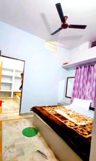 HOTEL SHIVASHRAM NEAR KASHI VISHWANATH TEMPLE - FullY AC ROOMS - 3