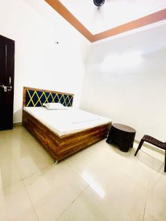 radhey radhey hotel - 3