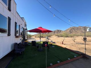 Remote Modern Tiny House with Deck, BBQ and Mountain Views in Arizona - 1