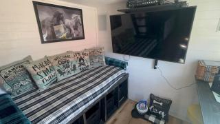 Remote Modern Tiny House with Deck, BBQ and Mountain Views in Arizona - 5