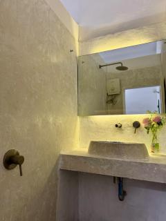 Lilly travel on budget- Bassac land - 1