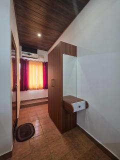 Hotel Prithesh Tourist Home - 4