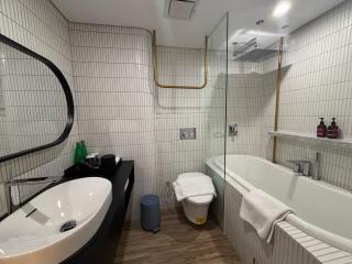 EXCOTEL Design Hotel Surabaya - 9