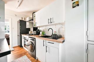 Riverside 1 bed Flat in the Heart of Kingston - 4