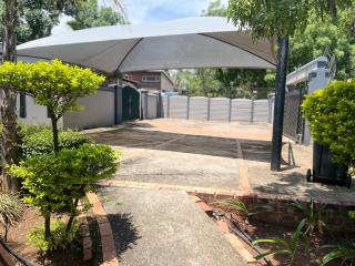 Crown Guesthouse Meyerspark - 8