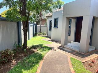 Crown Guesthouse Meyerspark - 6