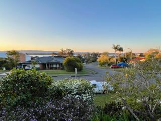 Sunny Lake View House - Perfect for Family & Friends - 8